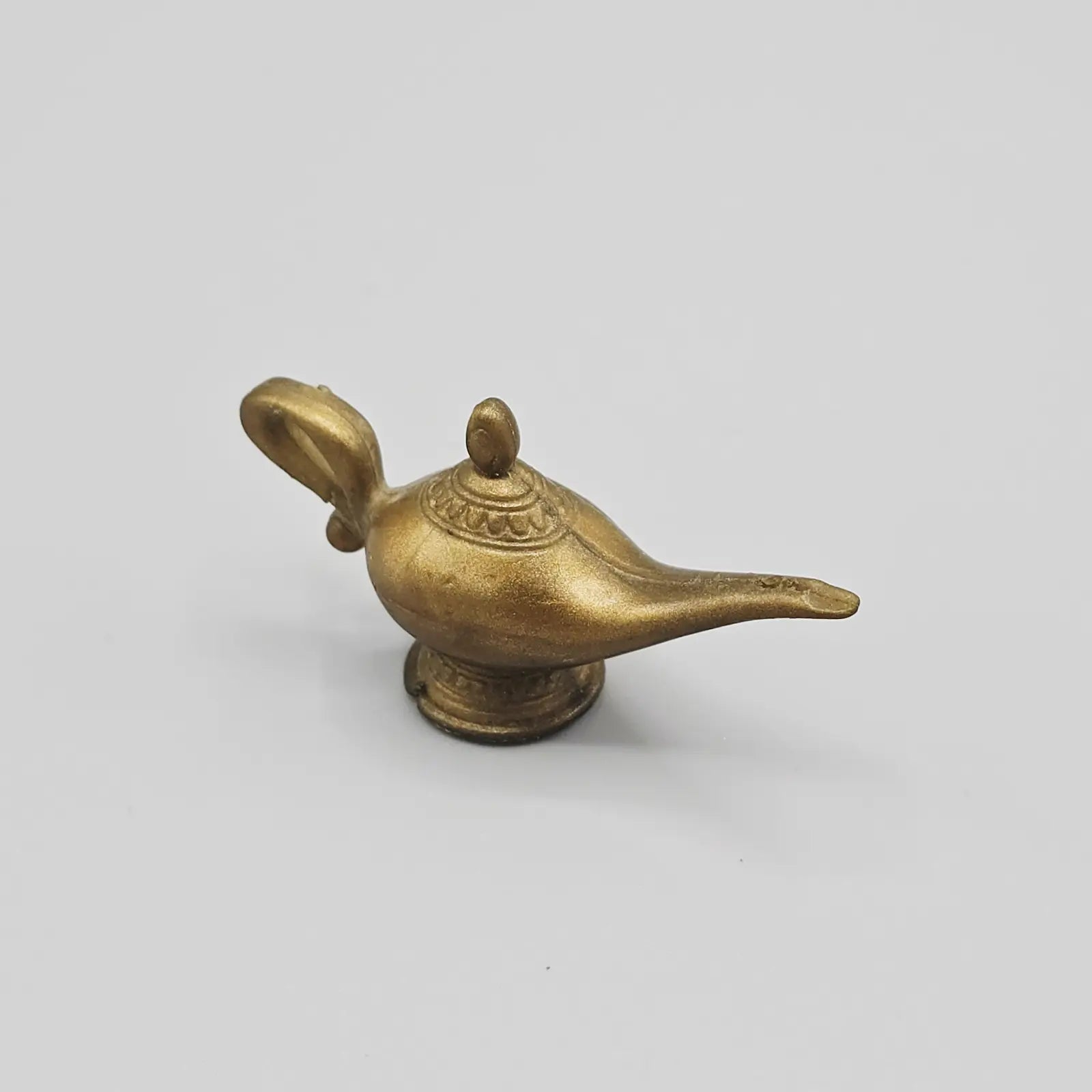 Gold genie lamp for Disney Laddin 1993 action figure